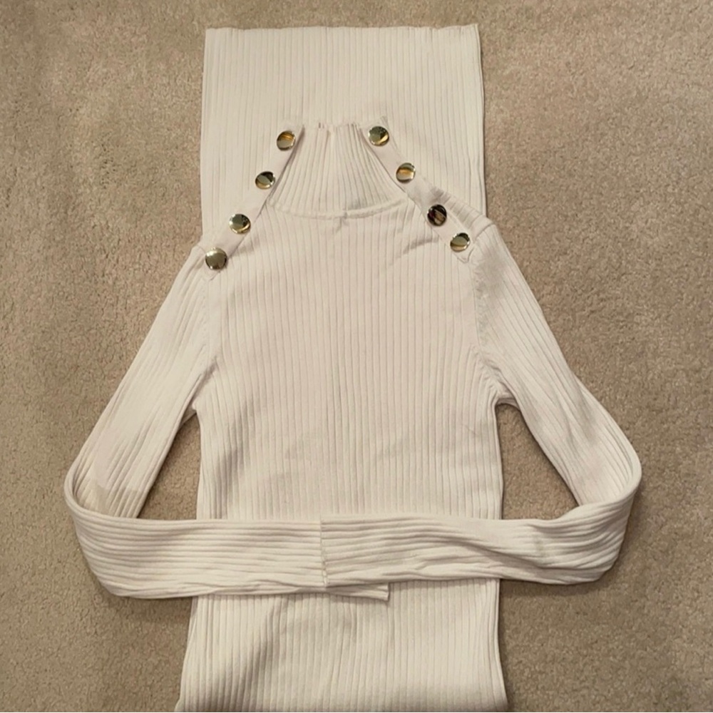 Zara Long Sleeves Knit Dress w/ Gold Buttons 🤩